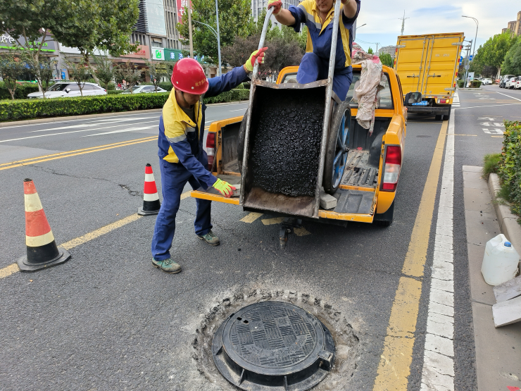 static/picture/1养护小井盖守护大民生1.jpg