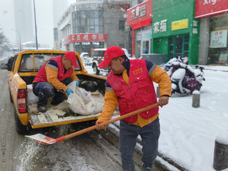 static/picture/1城市排水党支部：志愿服务我先行清冰除雪暖人心1.jpg