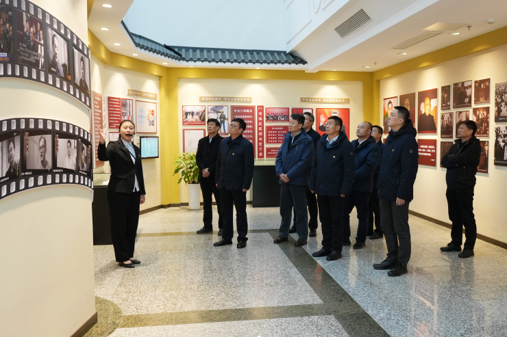 static/picture/1市城建控股集团党委理论学习中心组赴海州区纪法教育基地开展现场研学.jpg